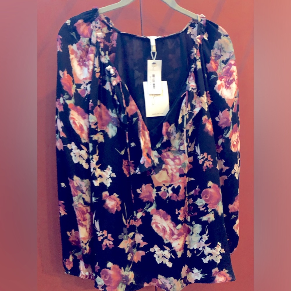 NWT Beautiful flowered Joie top!